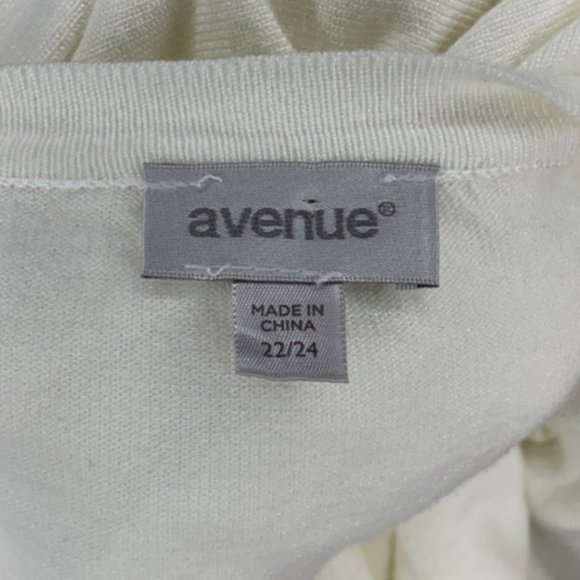 Avenue Black Velvet Flowers on a White Cardigan - Picture 4 of 4